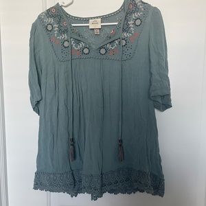 Knox Rose Embroidered Blue Blouse with Tassels Size Medium